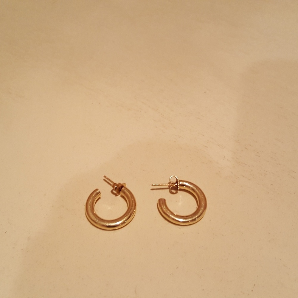 Tiffany & Co 18Karat 750 earrings.  Hoops. Vintage